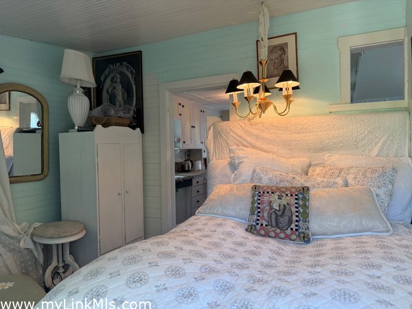 Queen bedroom