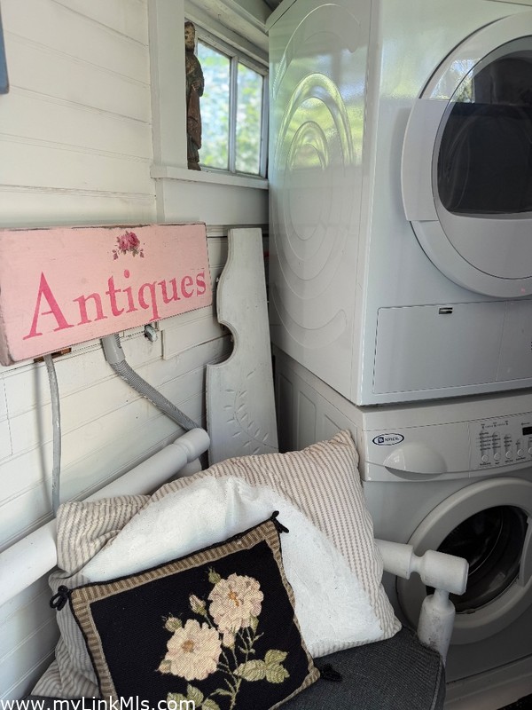 Back bunk laundry’s