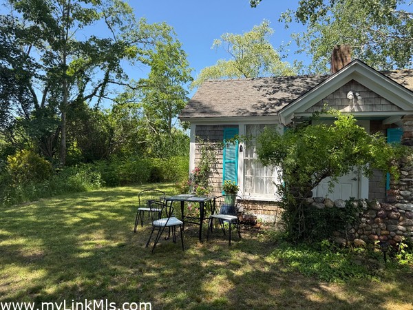 Cottage side