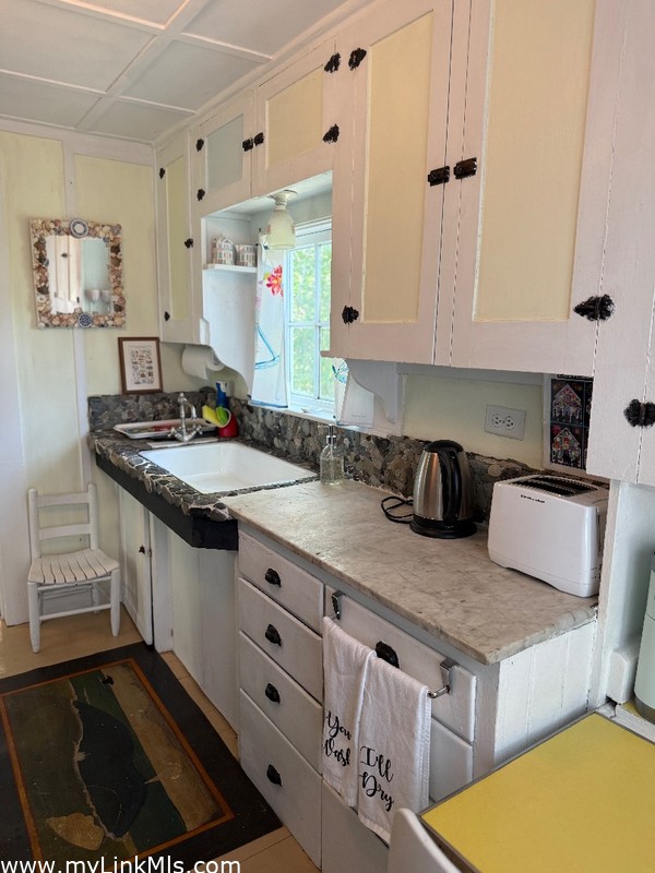 Galley kitchen a seating