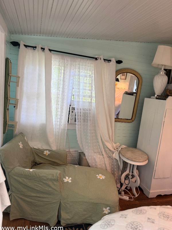 Queen bedroom
