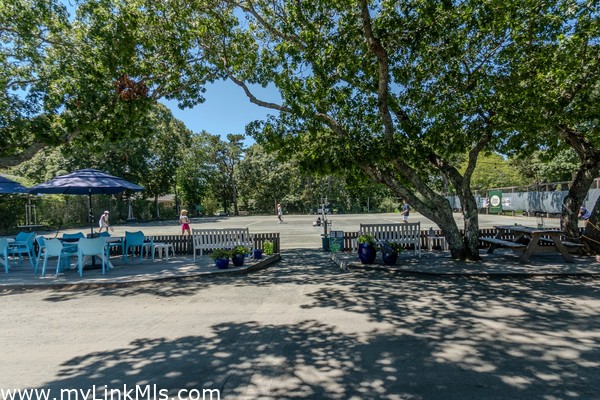 3 Clay tennis courts for your enjoyment