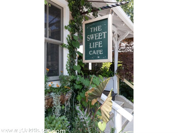 The Sweet Life Cafe - upscale restaurant a few buildings further up Circuit Avenue