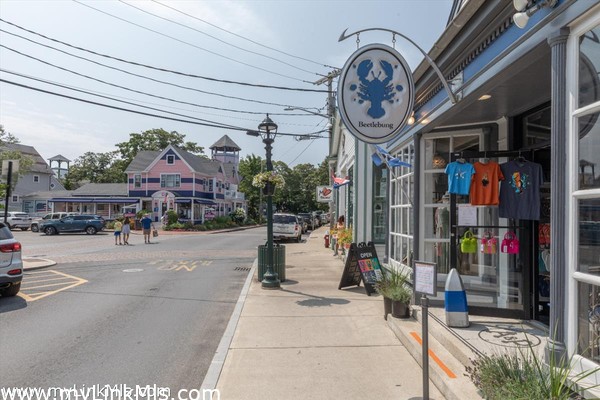 Vineyard Vines - catty corner from 53 Circuit Avenue