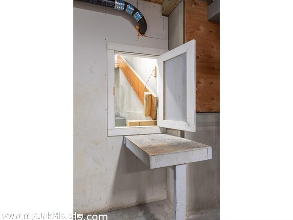 Convenient access to basement