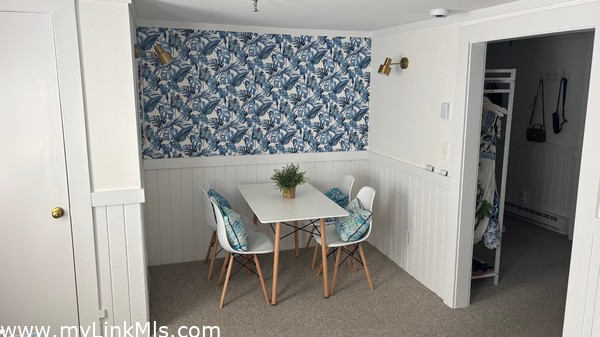 Kitchen table nook