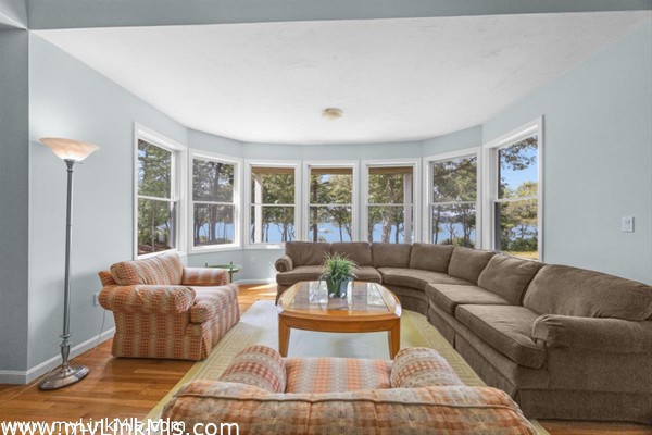 Spacious living room...