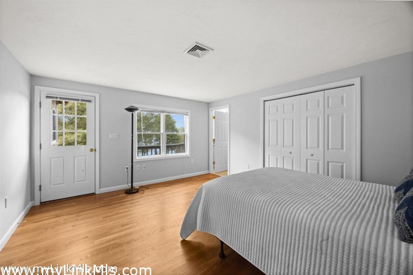 Guest bedroom with ensuite bathroom