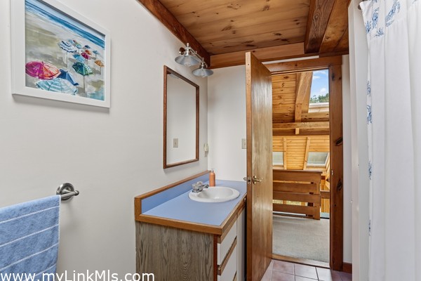 Second Floor Full Bathroom
