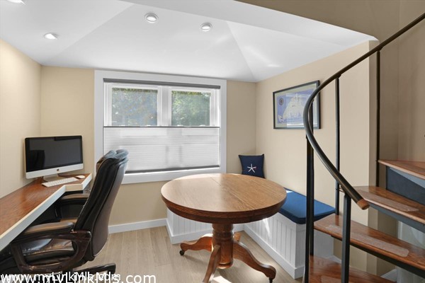 Cottage office/dining