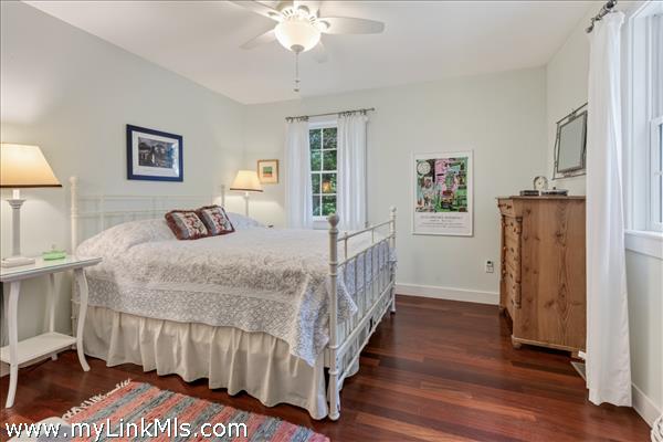 Guest bedroom