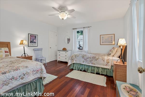 Guest bedroom
