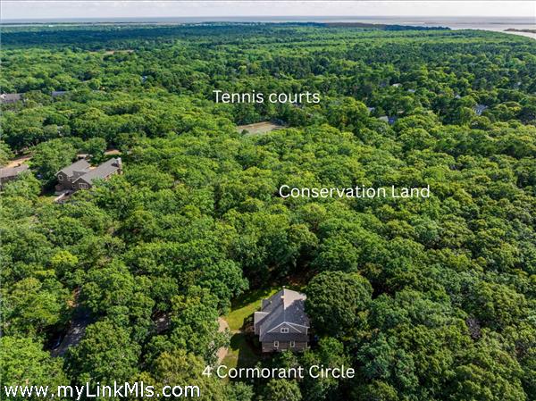 proximity to tennis courts