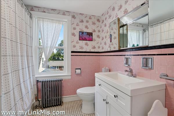 Full bathroom on the second floor