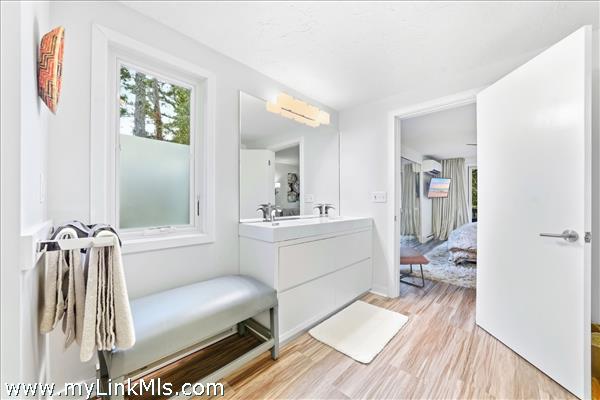1st floor primary suite with full bath