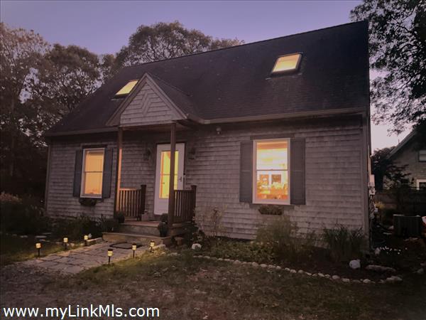 323 County Road, Oak Bluffs