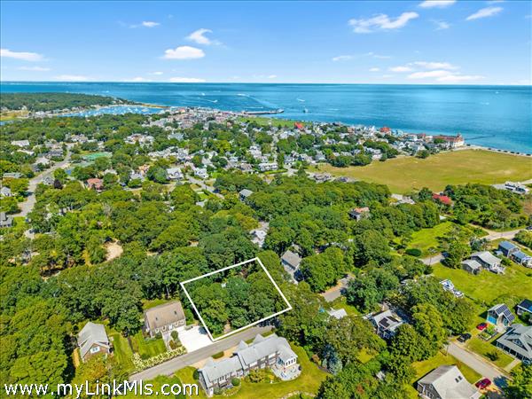 61 Canonicus Avenue, Oak Bluffs