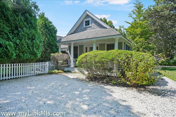 20 Meshacket Road, Edgartown