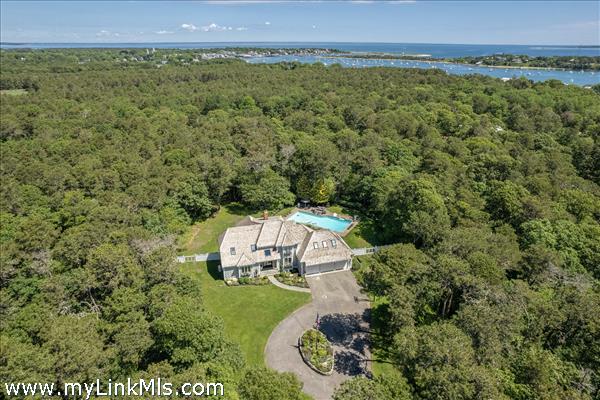 16 Witchwood Lane, Edgartown