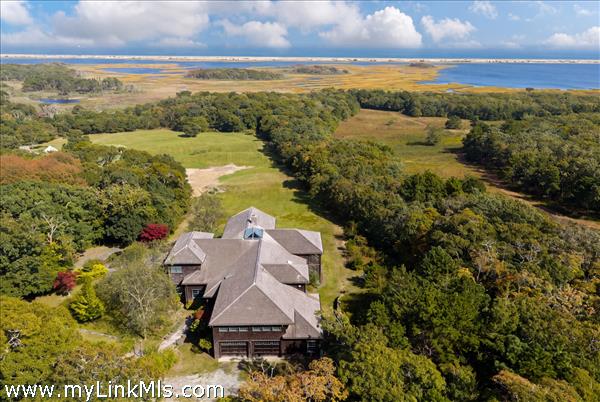 4 Garrett Way, Edgartown