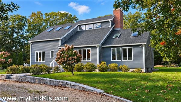 9 Sparrow Lane, Edgartown