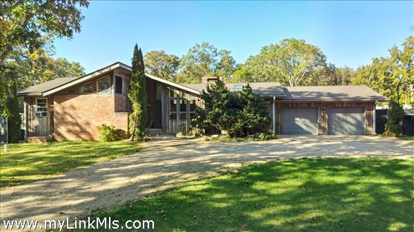 21 Llewellyn Way, Edgartown
